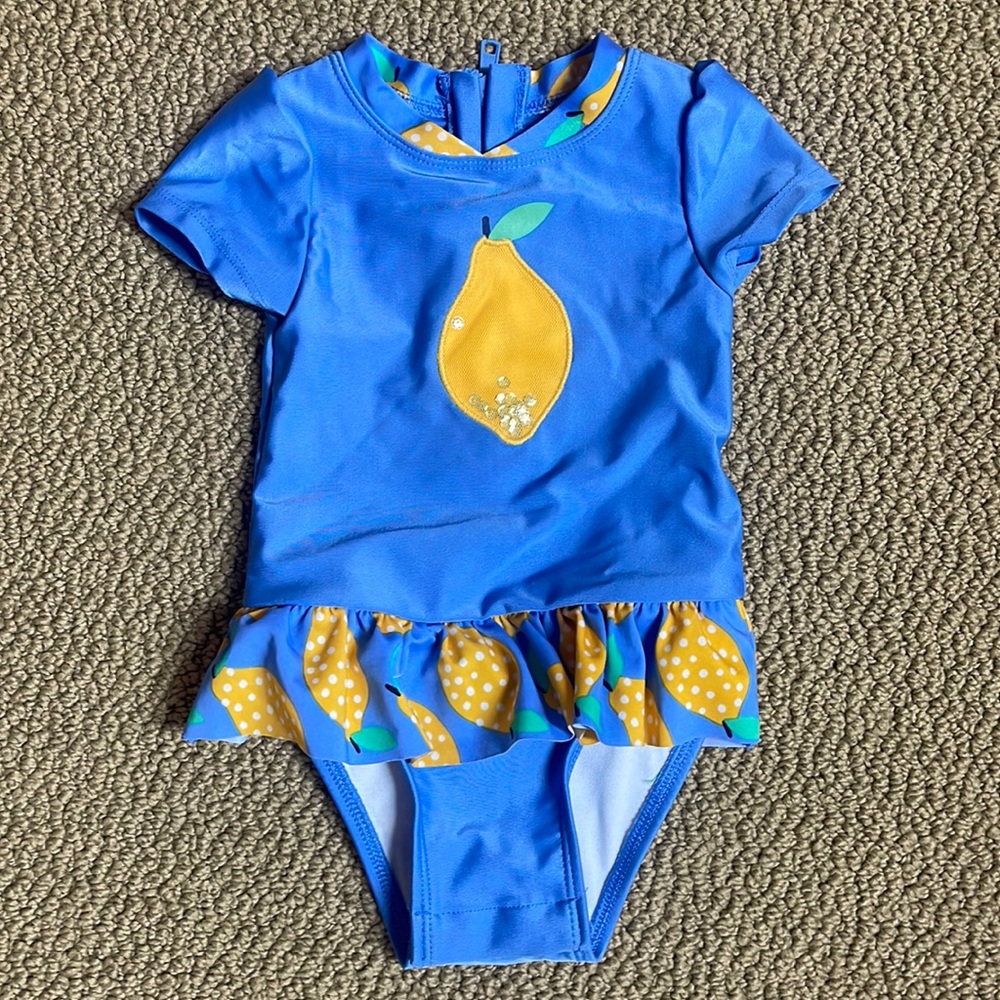 Cat & Jack swimsuit size 12 months. Great condition. Snaps on the bottom.